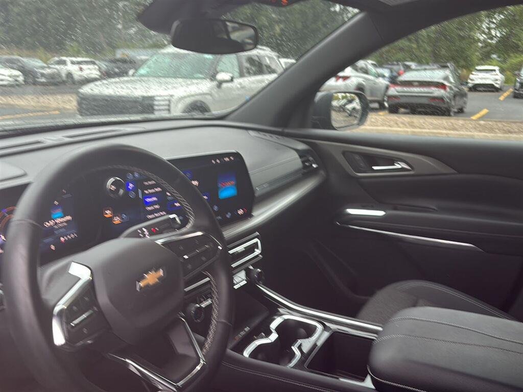 Used 2026 Sterling Gray Metallic Chevrolet FWD LT image 10