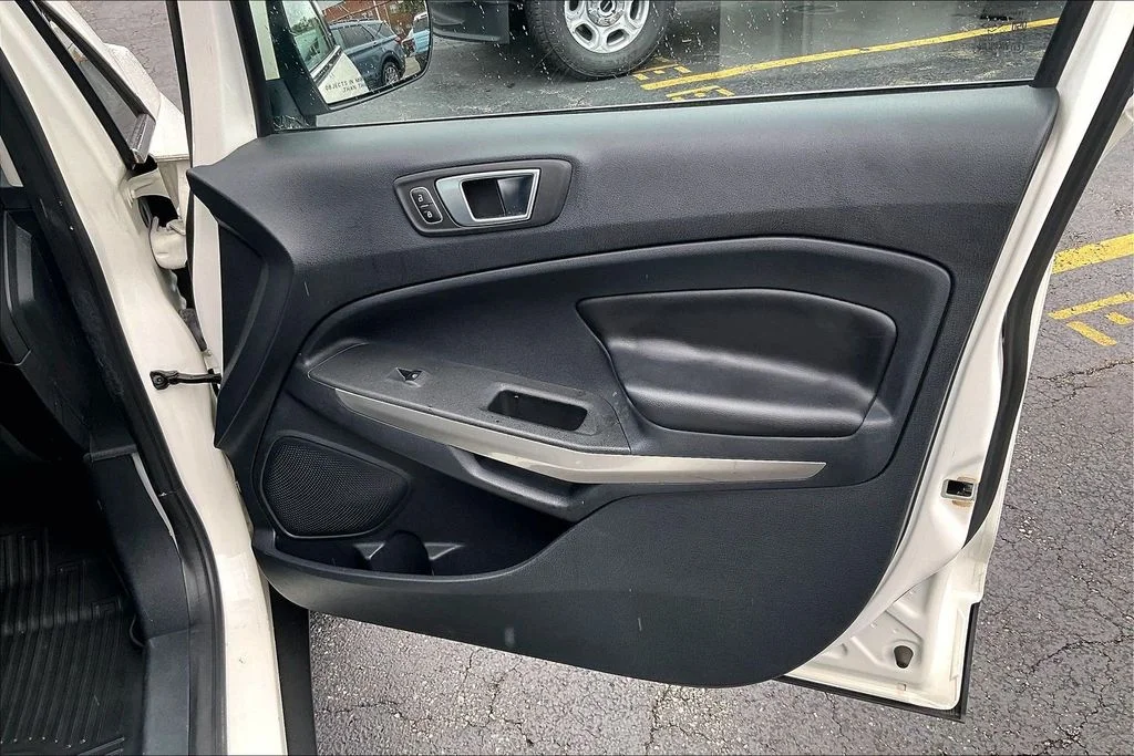 Used 2018 Diamond White Ford Titanium image 23