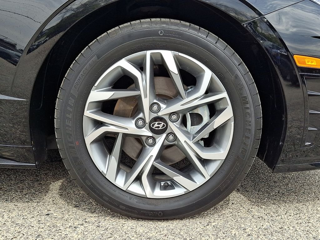 Used 2023 Black Hyundai SEL image 8