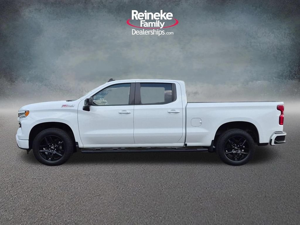 Used 2022  Chevrolet RST image 10