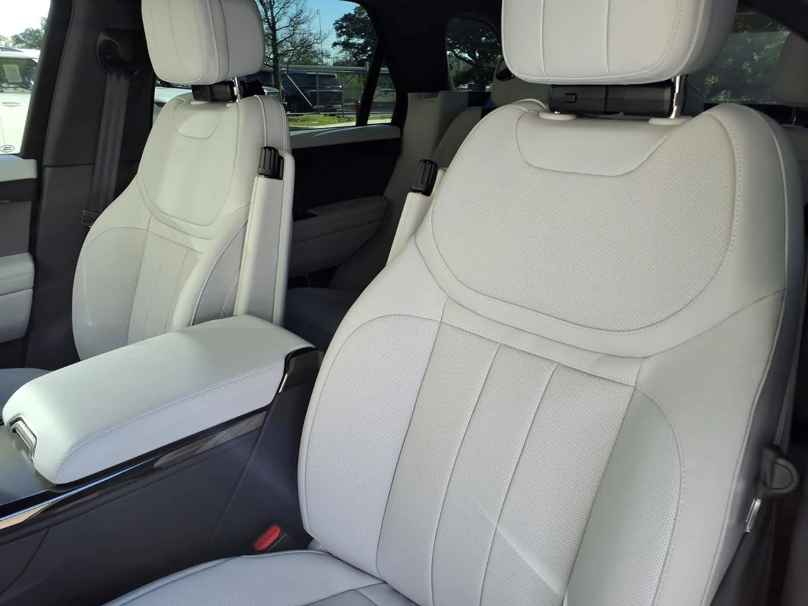 2026 Land Rover Range Rover Sport SE - Photo 11