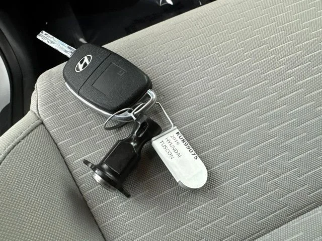 Used 2019 Silver Hyundai SE image 27