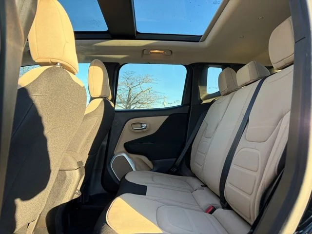 Used 2019 Black Jeep Latitude image 17