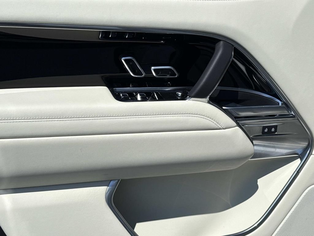 2025 Land Rover Range Rover SE - Photo 20