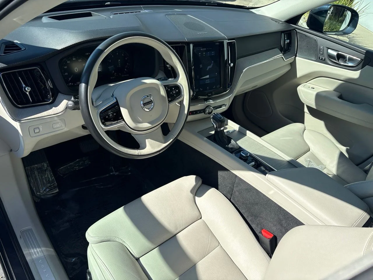 Used 2020 Blue Volvo T5 Inscription Sport Utility image 7