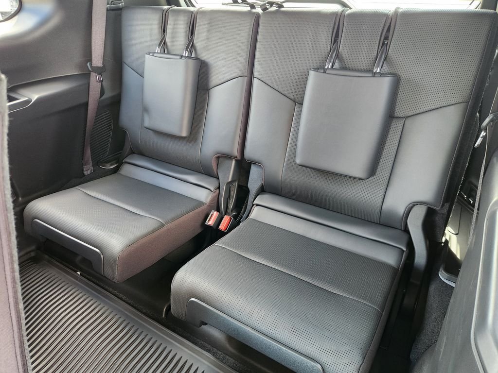 Certified Used 2025 White Pearl Lexus 550 Luxury+ image 31