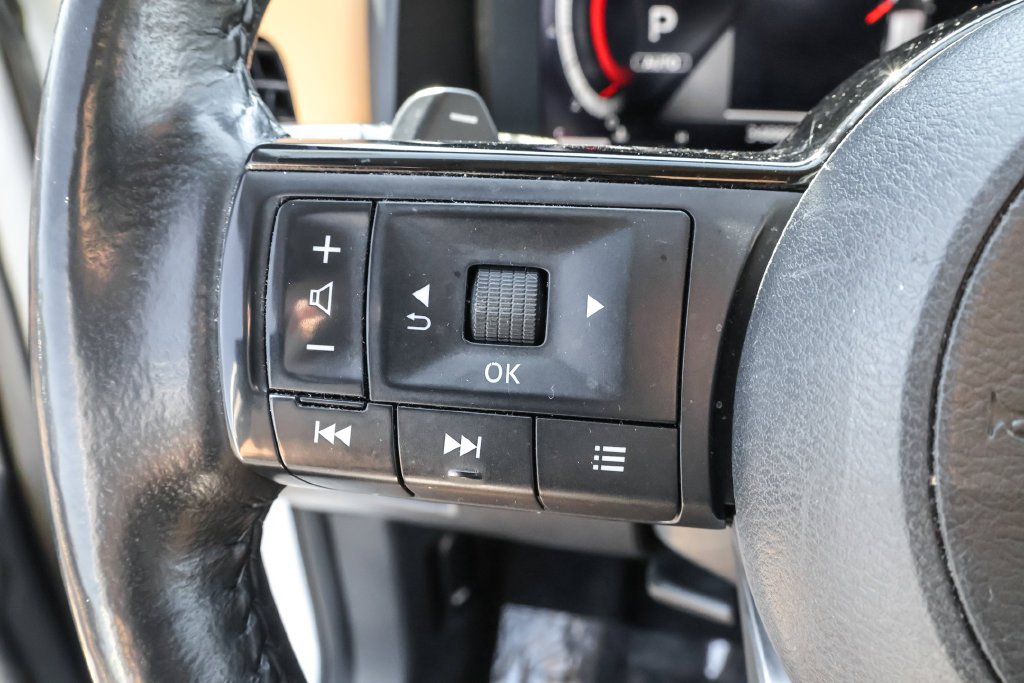 Used 2023 White Nissan Platinum image 29
