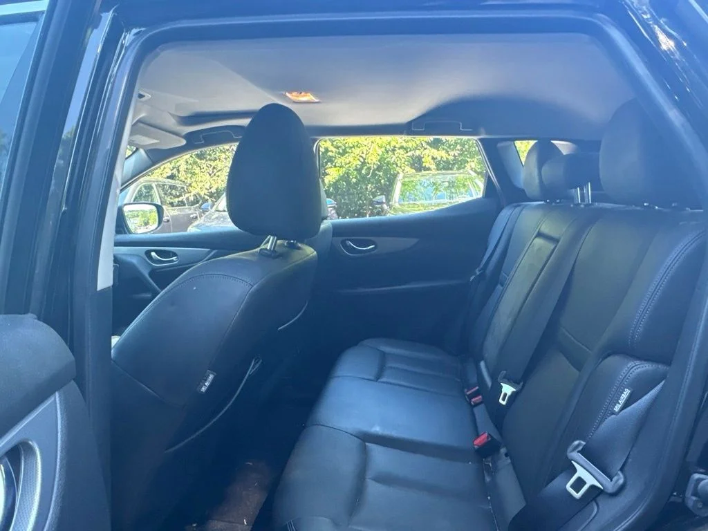 Used 2020 Black Nissan SL image 10