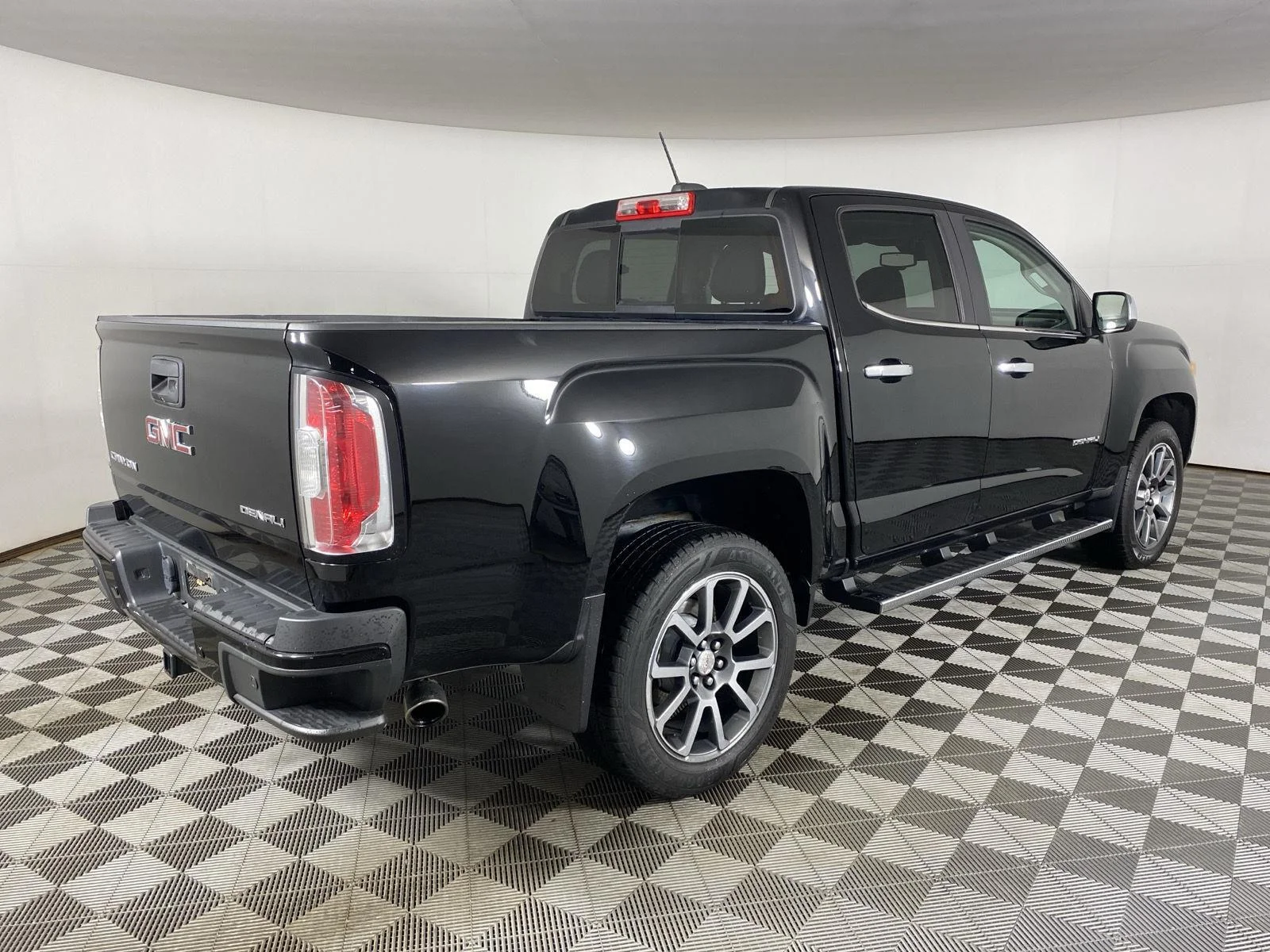 Used 2019 Onyx Black GMC 4WD Denali image 7