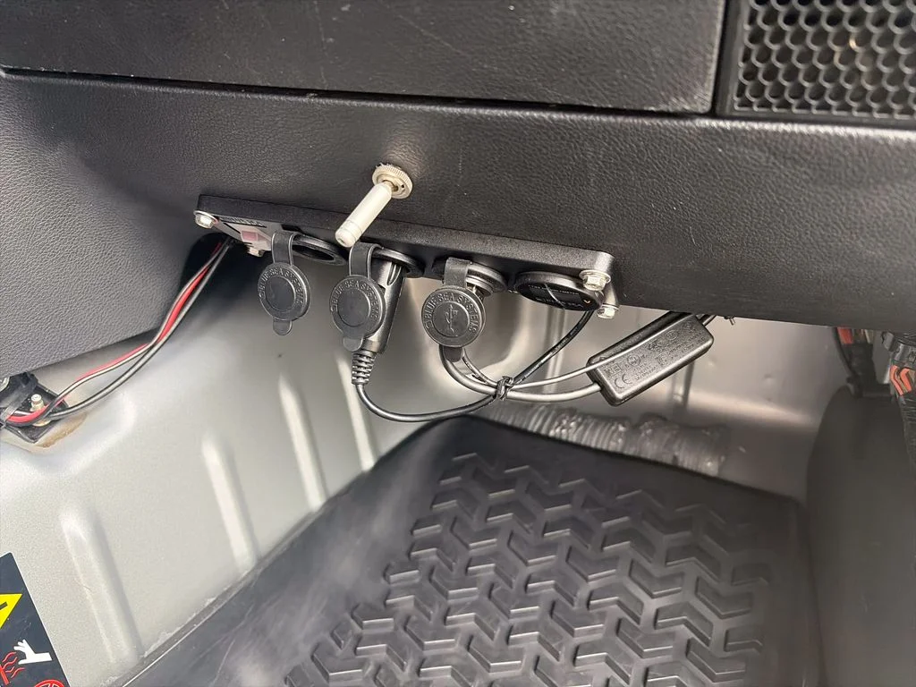 Used 2011 Silver Jeep Unlimited Rubicon image 40