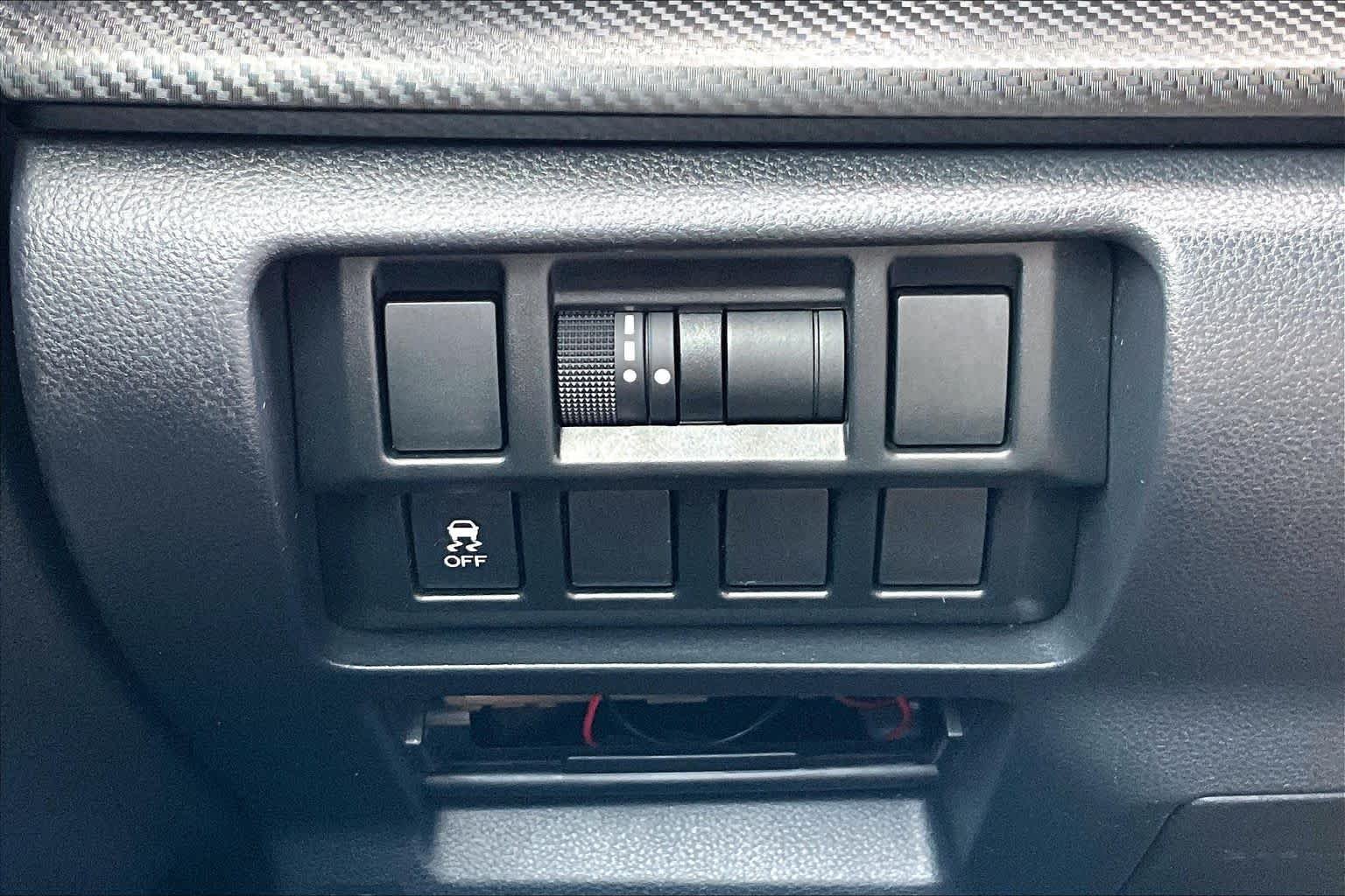 Used 2018 Dark Gray Metallic Subaru Premium image 35