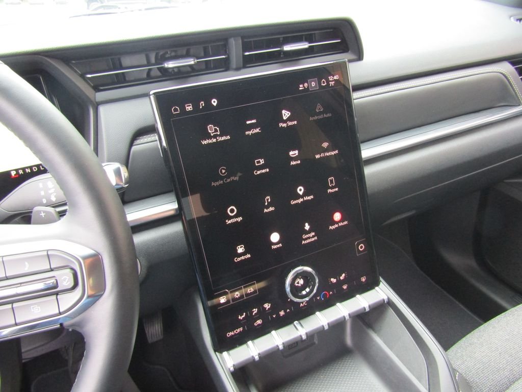 Used 2025 White GMC Elevation image 28