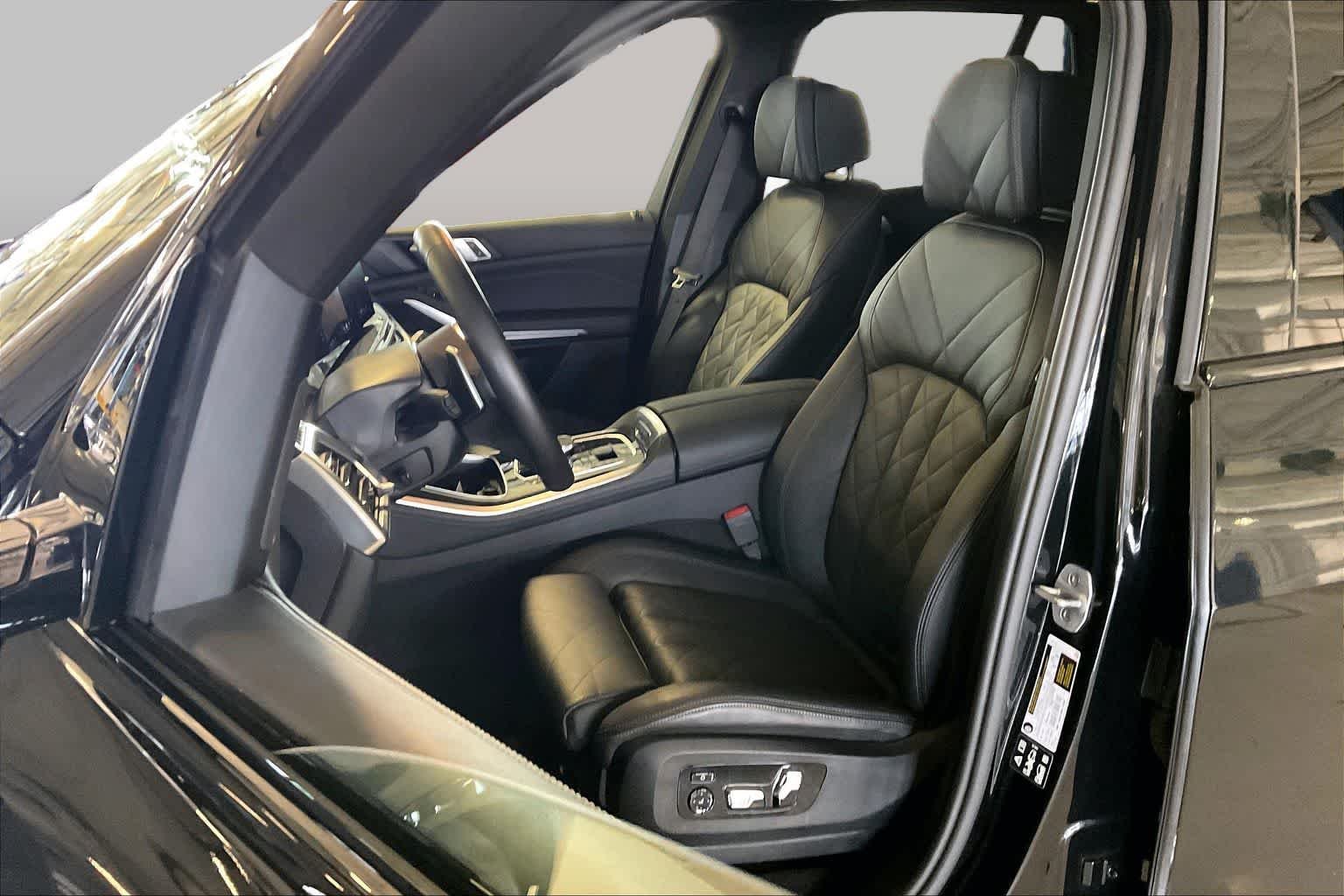 Used 2026 Black Sapphire Metallic BMW xDrive40i image 7