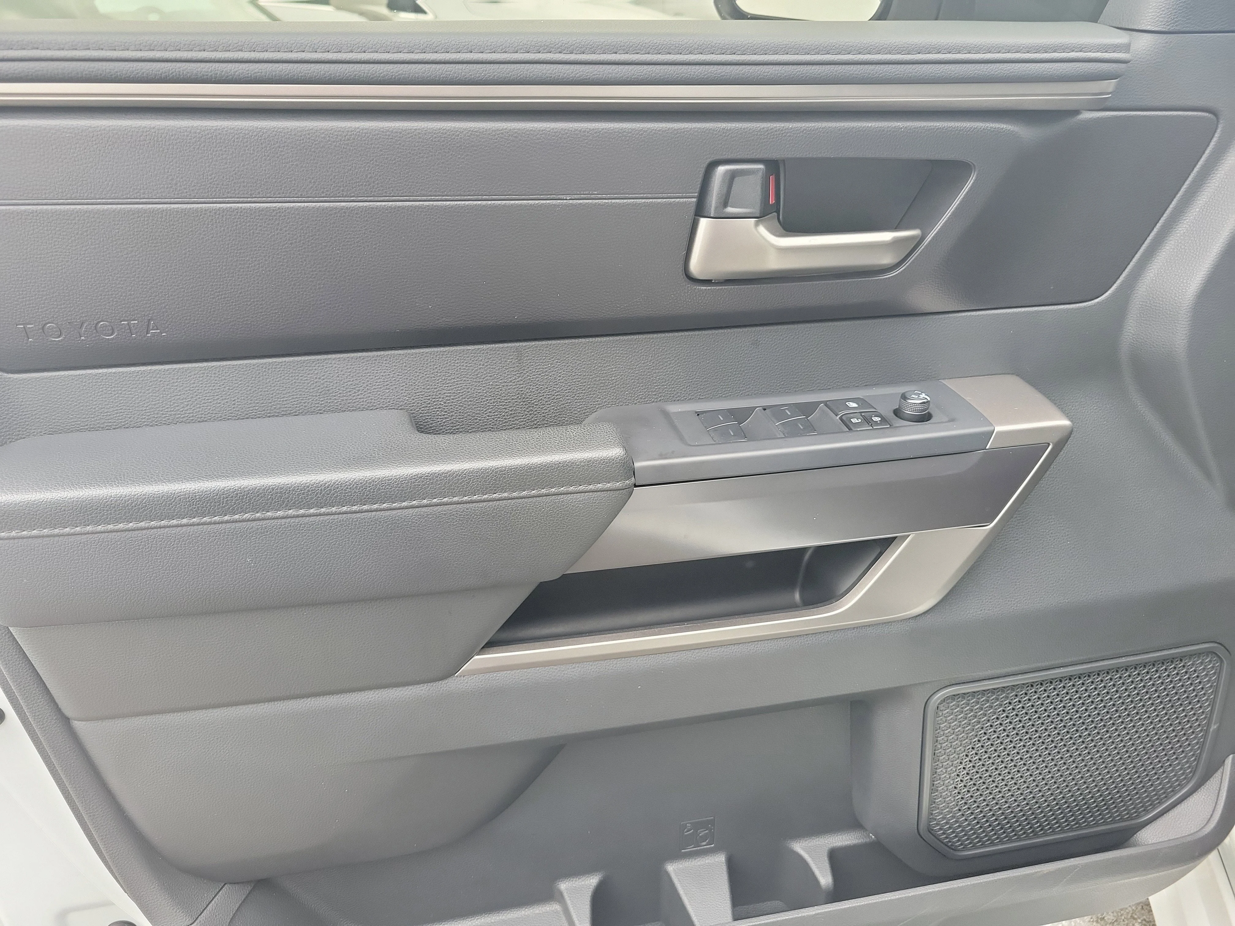 Used 2025 Ice Toyota SR5 image 16