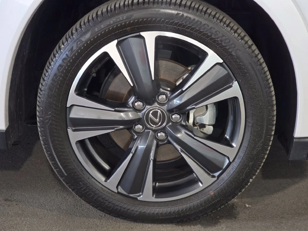 Used 2025 White Lexus 300h Premium image 5