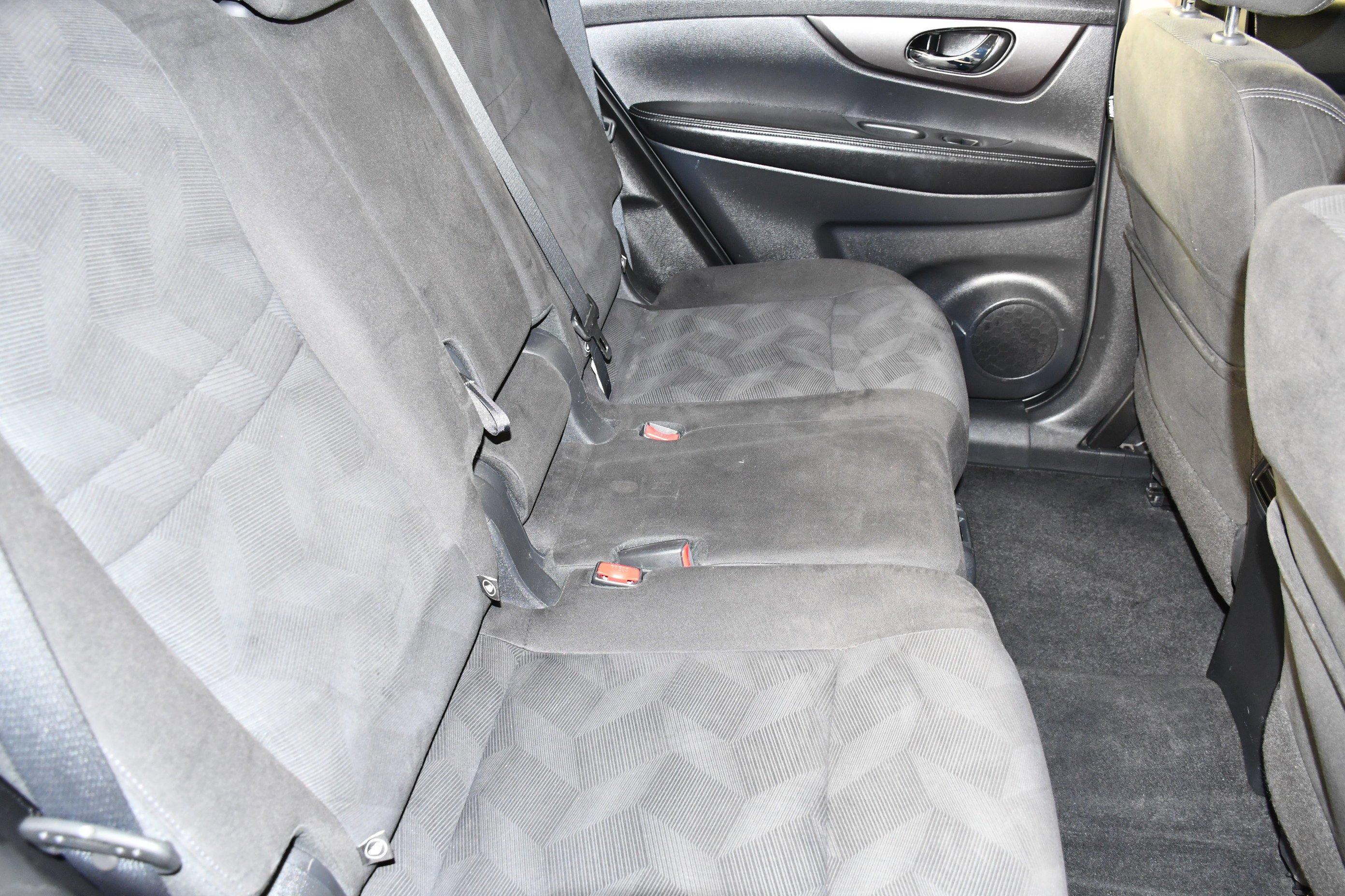 Used 2015 Glacier White Nissan S image 43