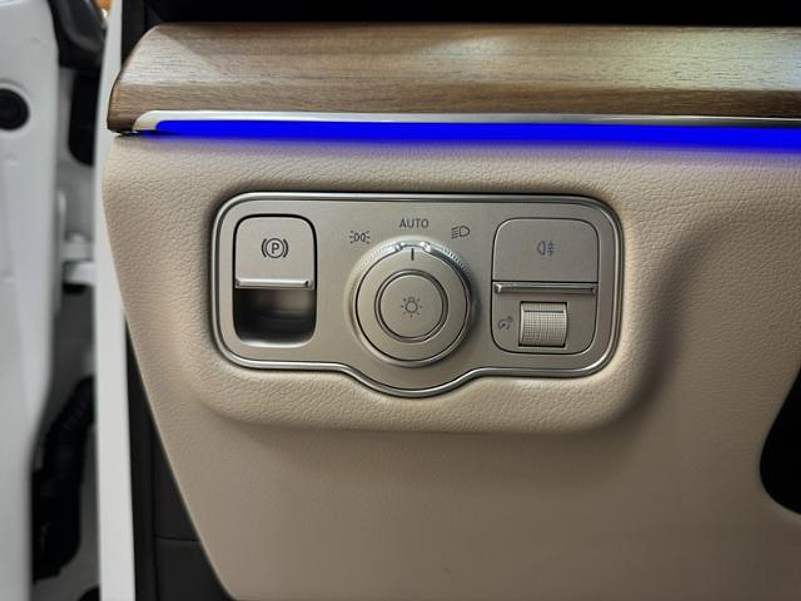 Certified Used 2025 Polar White Mercedes-Benz  image 23