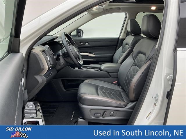 Used 2024 Pearl White Tricoat Nissan Platinum image 17