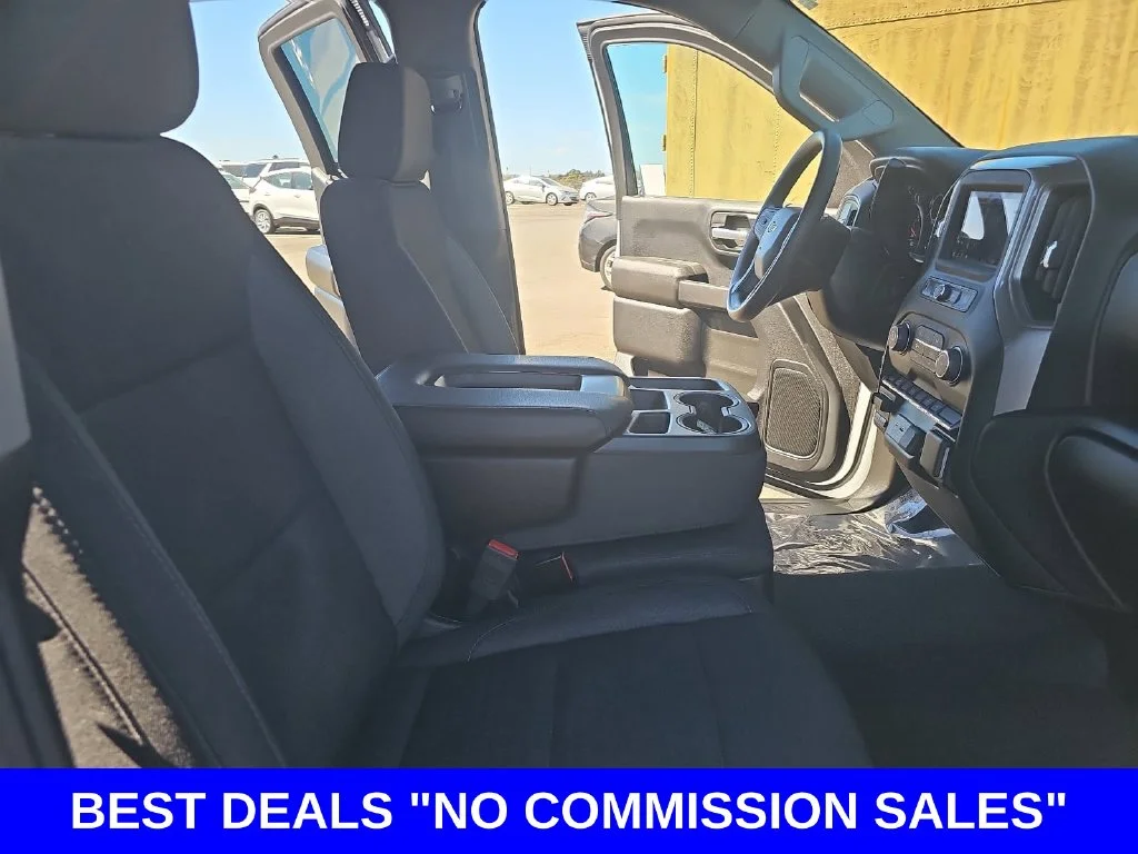Used 2024 White Chevrolet Custom image 10