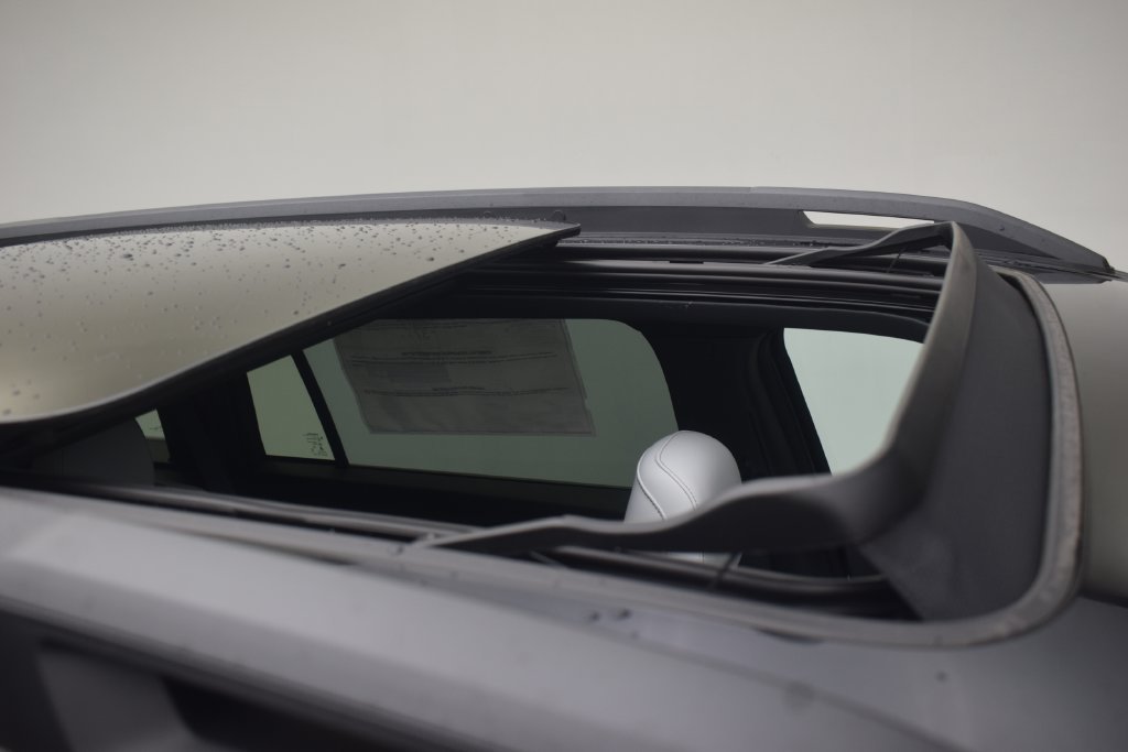 New 2026 Diamond Black Crystal Pearl-Coat Exterior Paint Jeep Limited image 11