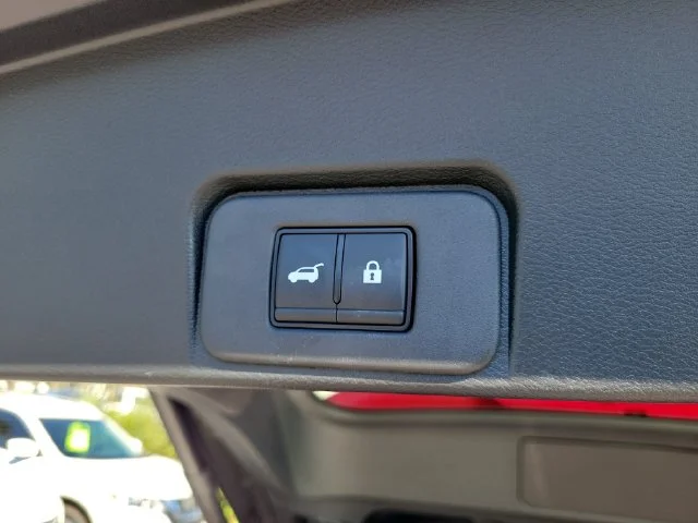 Used 2025 Red Nissan Platinum image 10