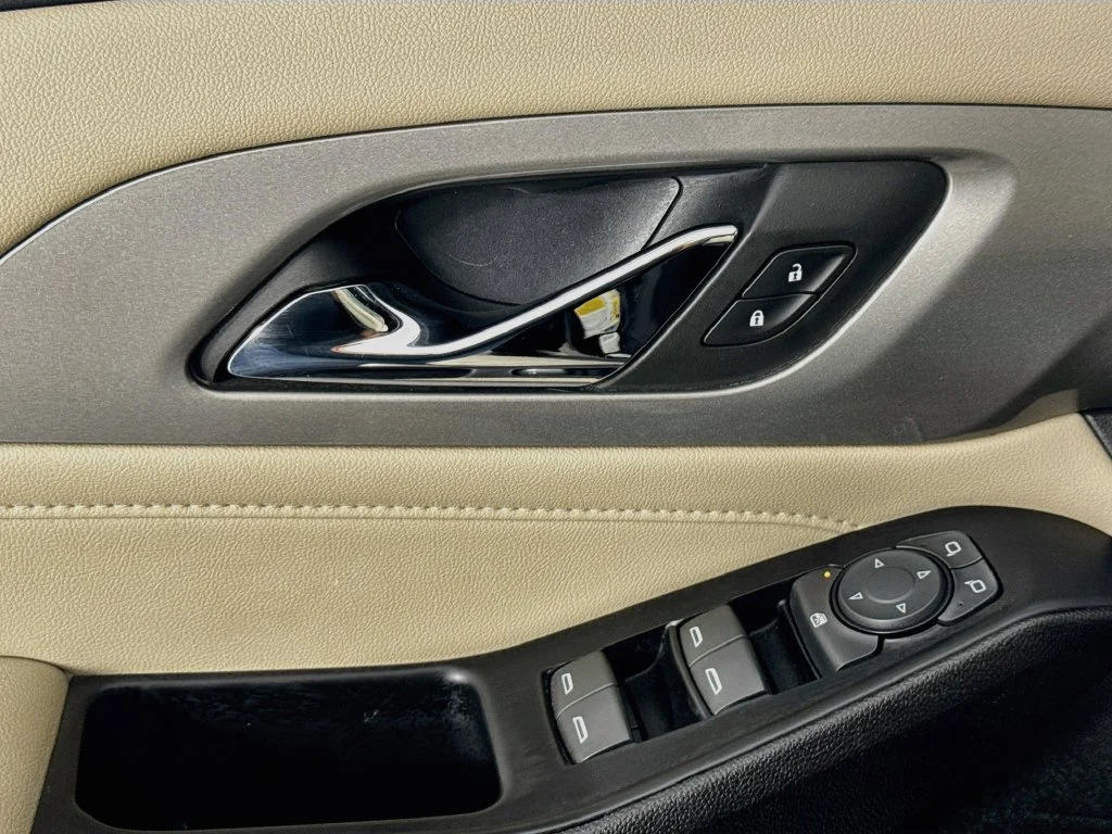 Used 2023 Black Chevrolet LS image 21