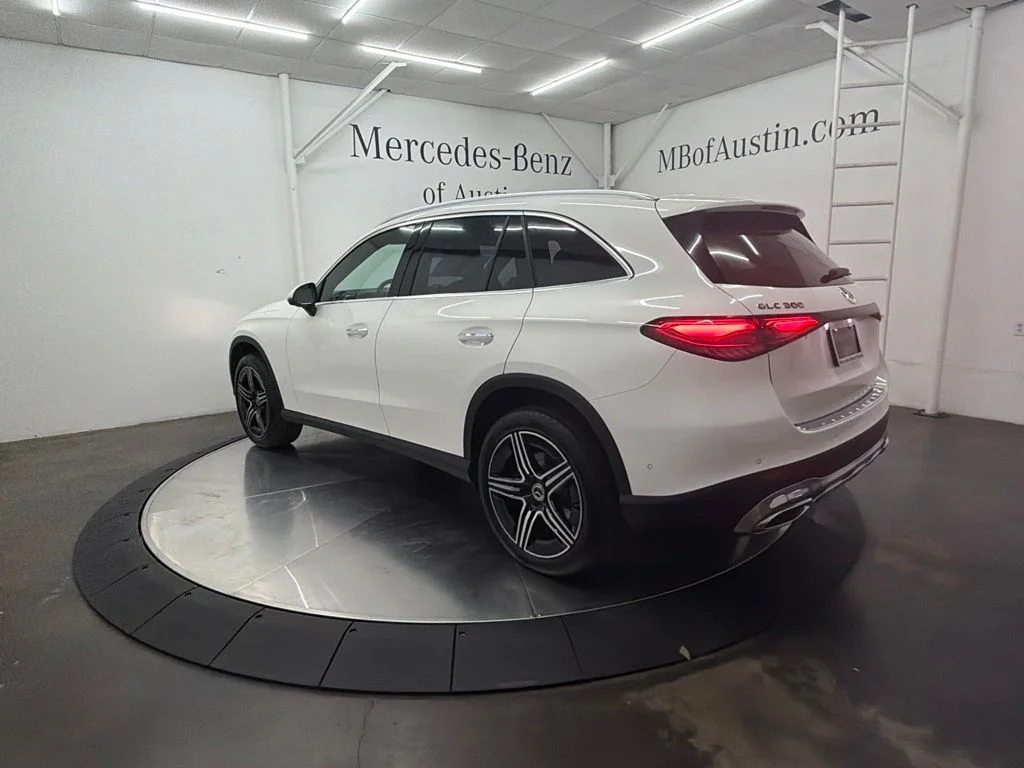 New 2027 White Mercedes-Benz GLC 300 image 5