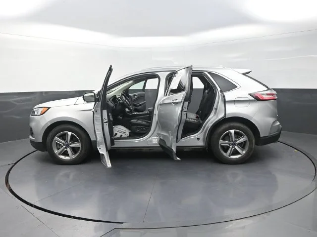Used 2019 Silver Ford SEL image 33