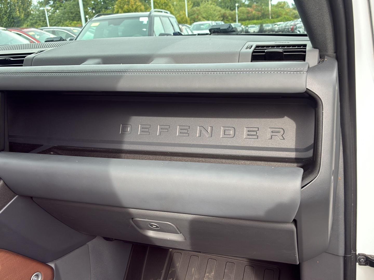 2024 Land Rover Defender X-Dynamic SE - Photo 12