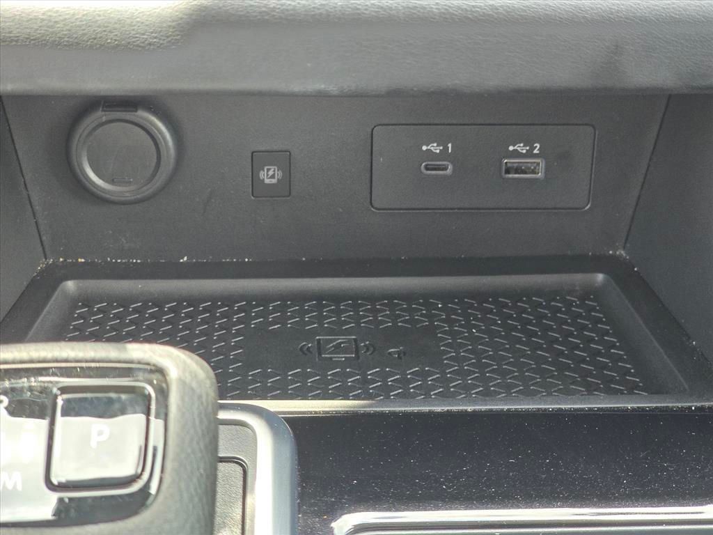Used 2024 Beige Nissan Platinum image 21