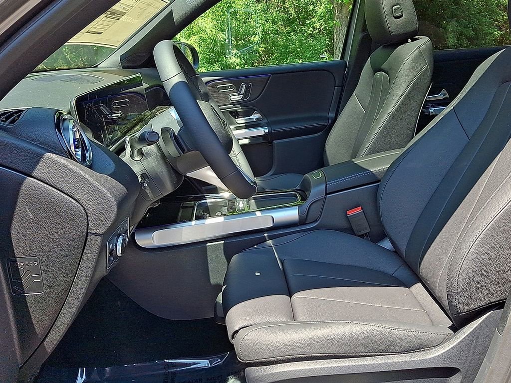 New 2026 Mountain Grey Metallic Mercedes-Benz GLB 250 image 27