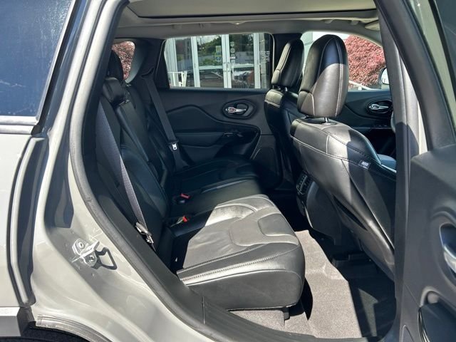 Used 2023 Gray Jeep Altitude image 13