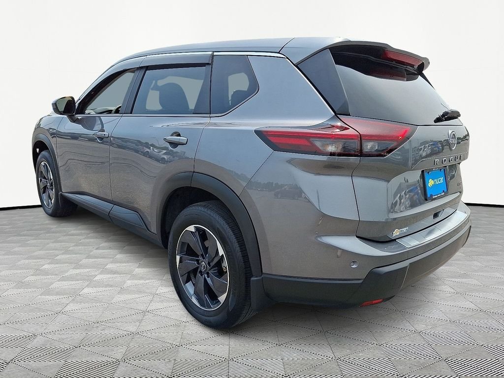 Used 2025 Gray Nissan SV image 5