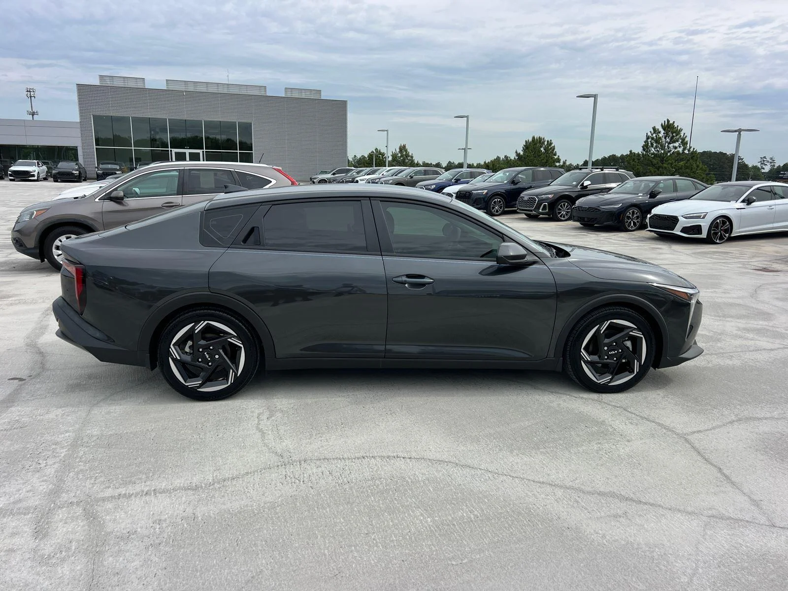 Used 2025 Interstellar Gray Kia EX image 4