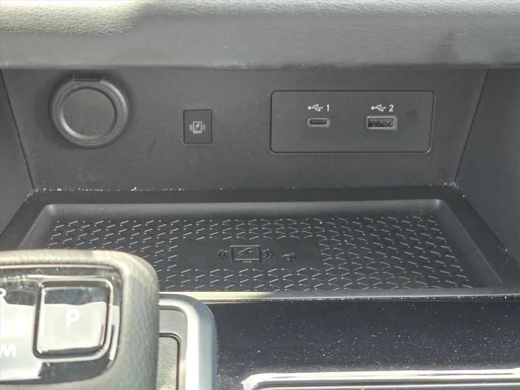Used 2024 Beige Nissan Platinum image 21