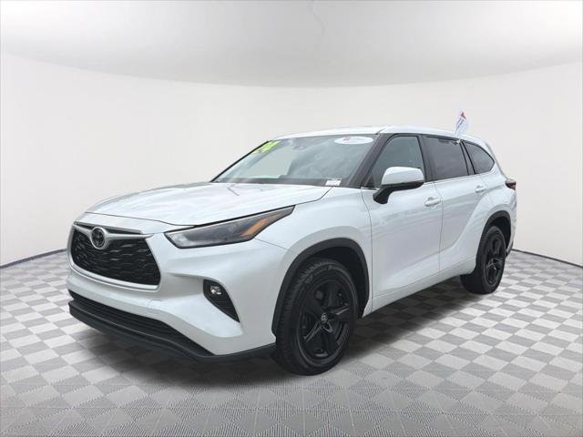 Certified Used 2024 WIND CHILL PEARL Toyota LE image 3