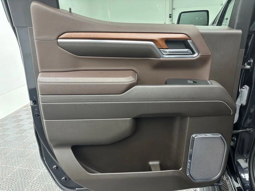 Used 2023 Silver GMC Denali image 35