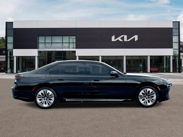 Used 2023 Black BMW xDrive60 image 9