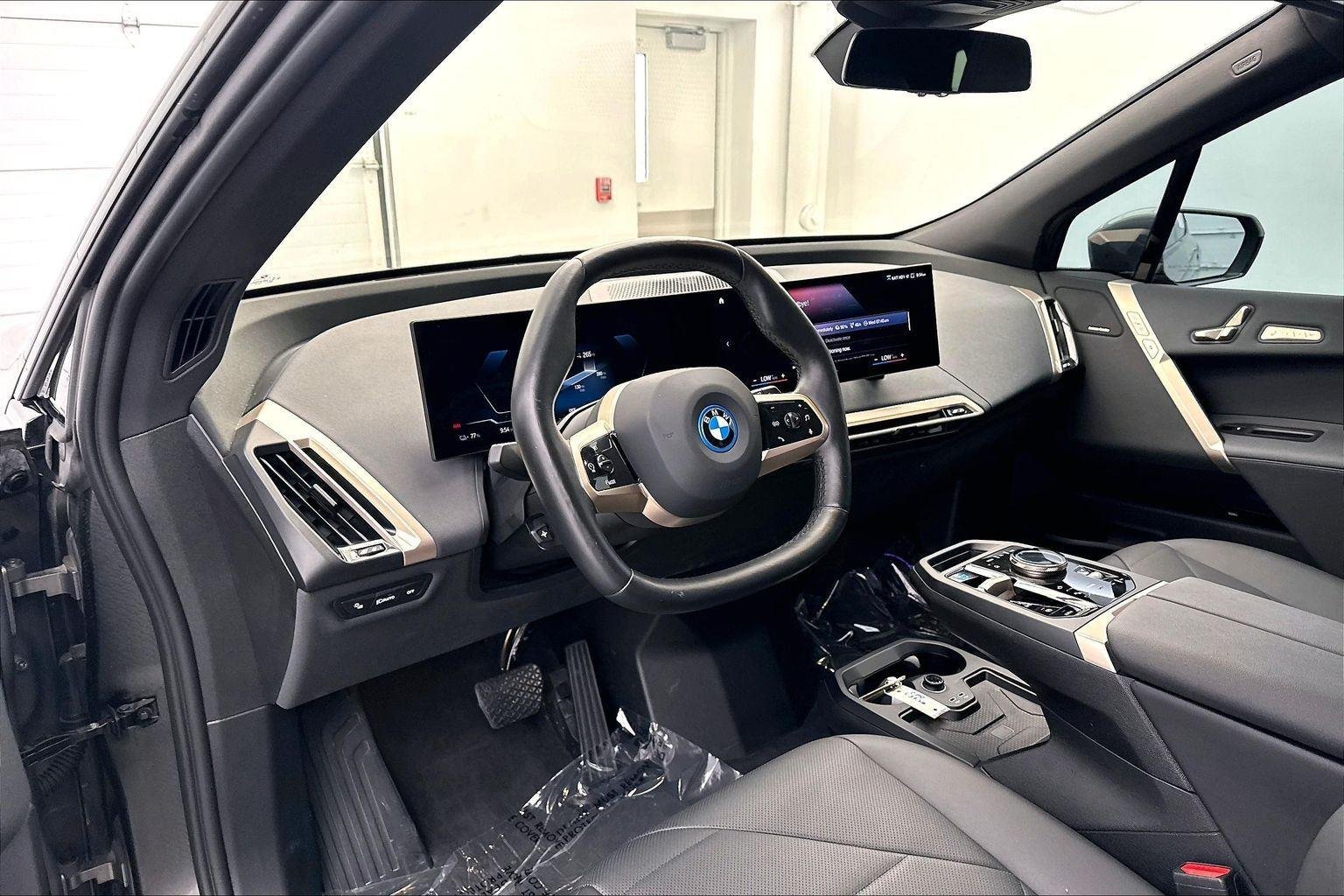 Used 2023 Oxide Grey Metallic BMW xDrive50 image 19