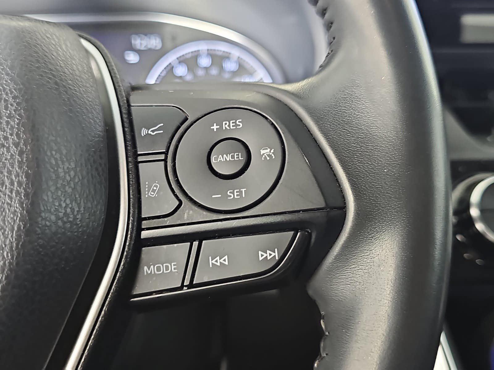 Used 2023 Silver Toyota LE image 17