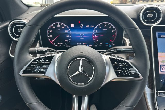 Used 2025  Mercedes-Benz GLC 300 image 23
