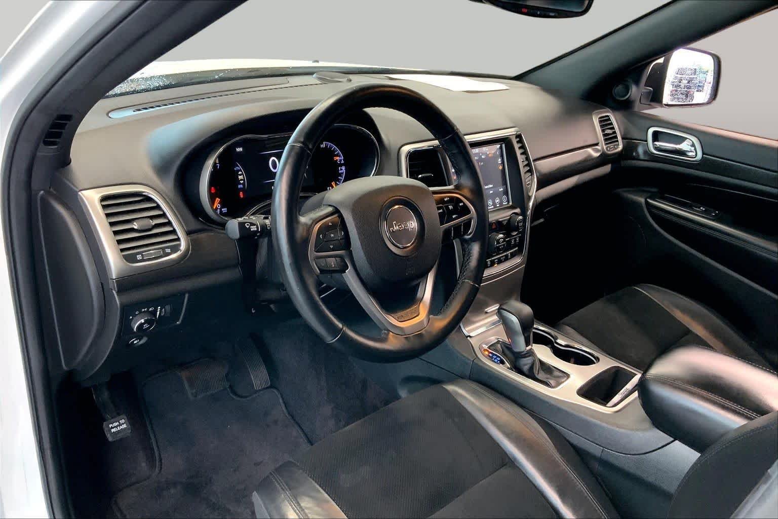 Used 2018 Bright White Clearcoat Jeep Altitude image 16
