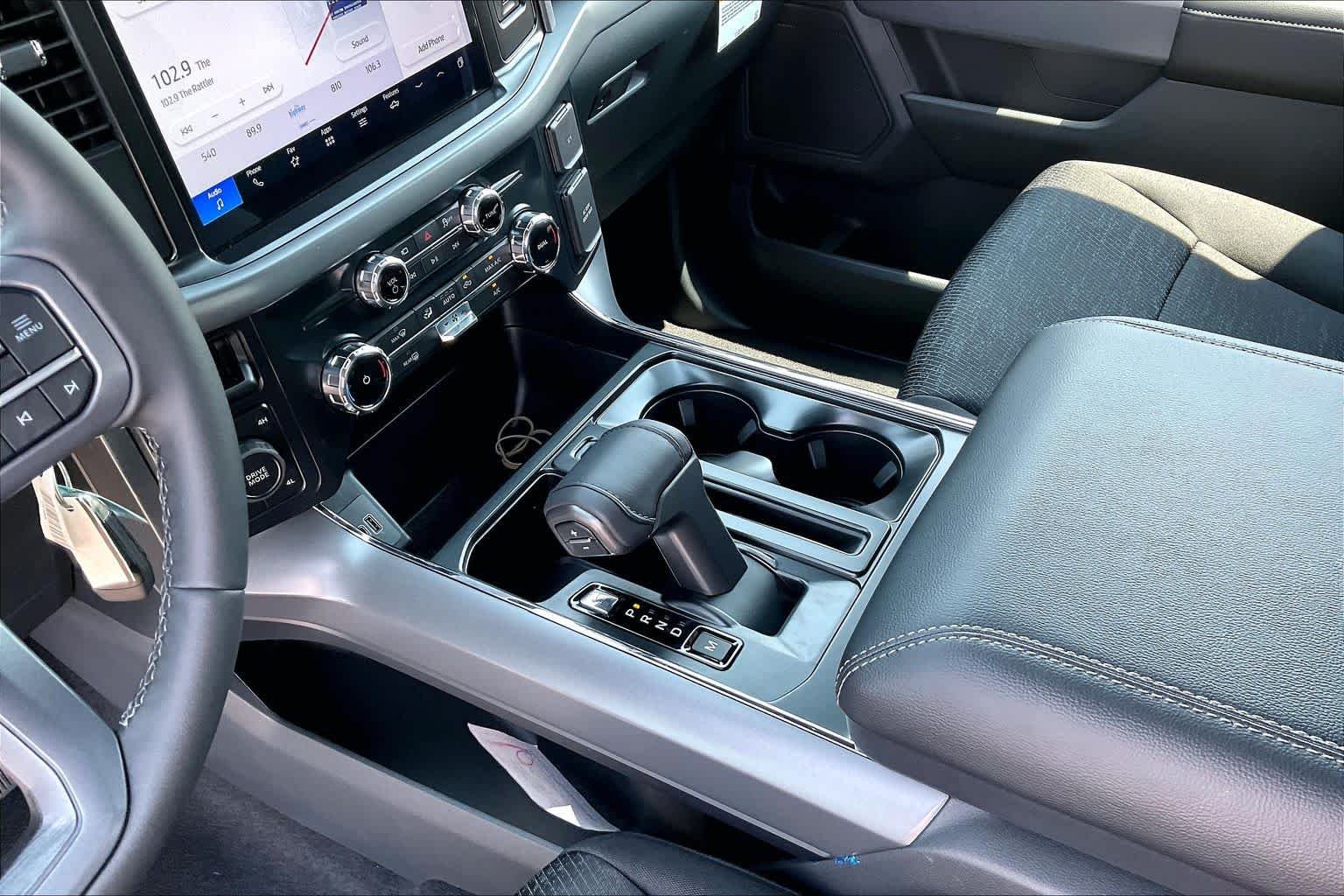 New 2026 Oxford White Ford XLT image 7