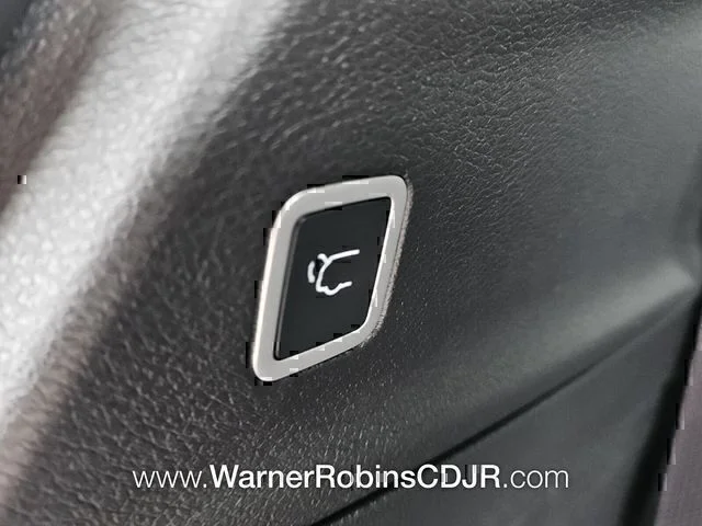 2026 Chrysler Pacifica Select - Photo 13