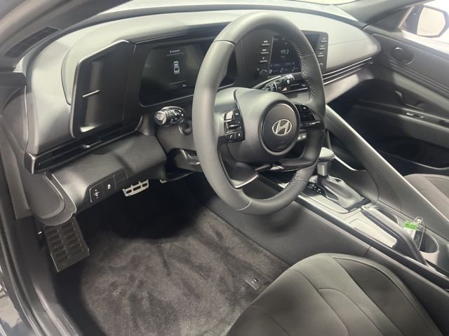 Used 2025 Gray Hyundai SEL Sport image 9