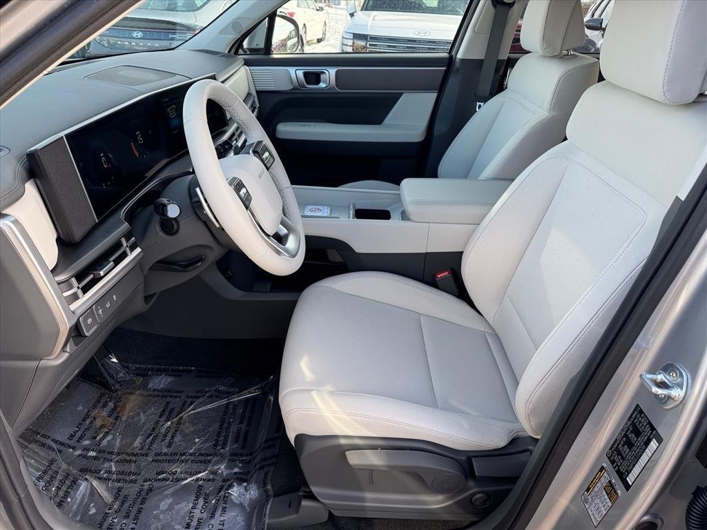 New 2026 Shimmering Silver Pearl Hyundai SE AWD image 4