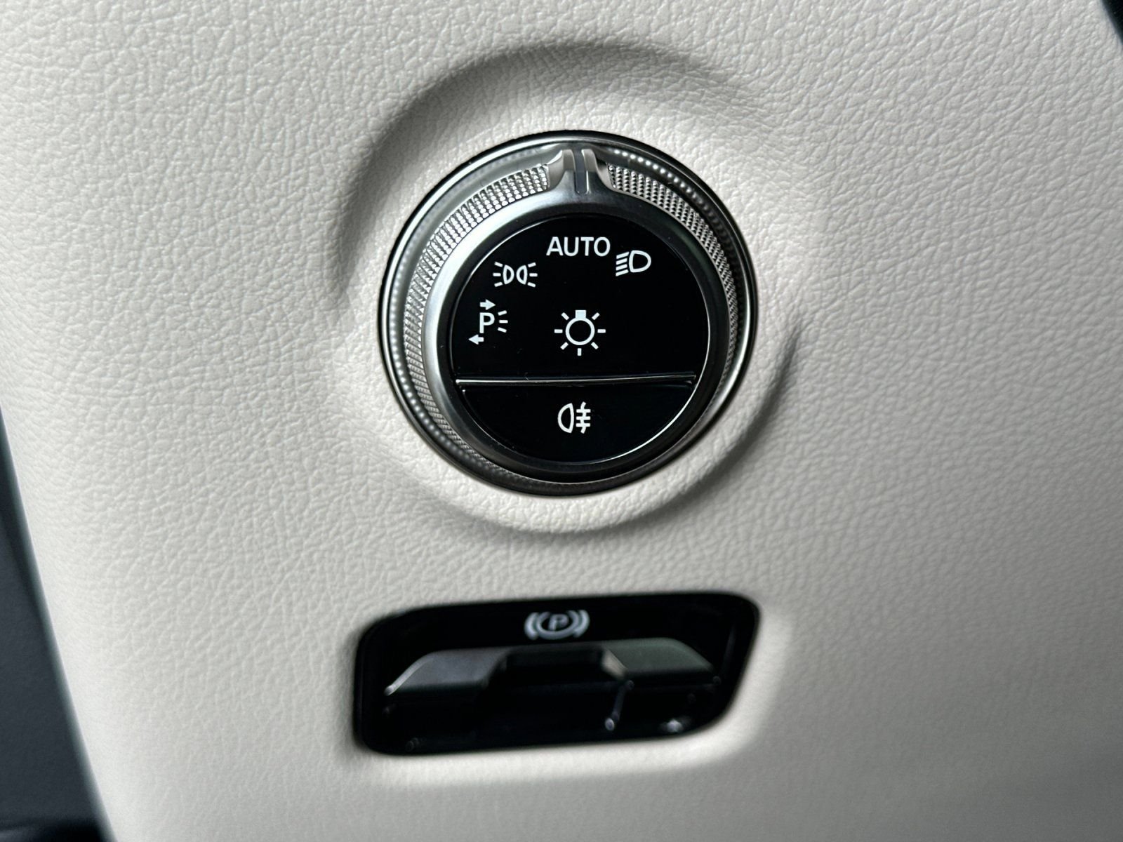 New 2026 Polar White Mercedes-Benz C 300 image 31