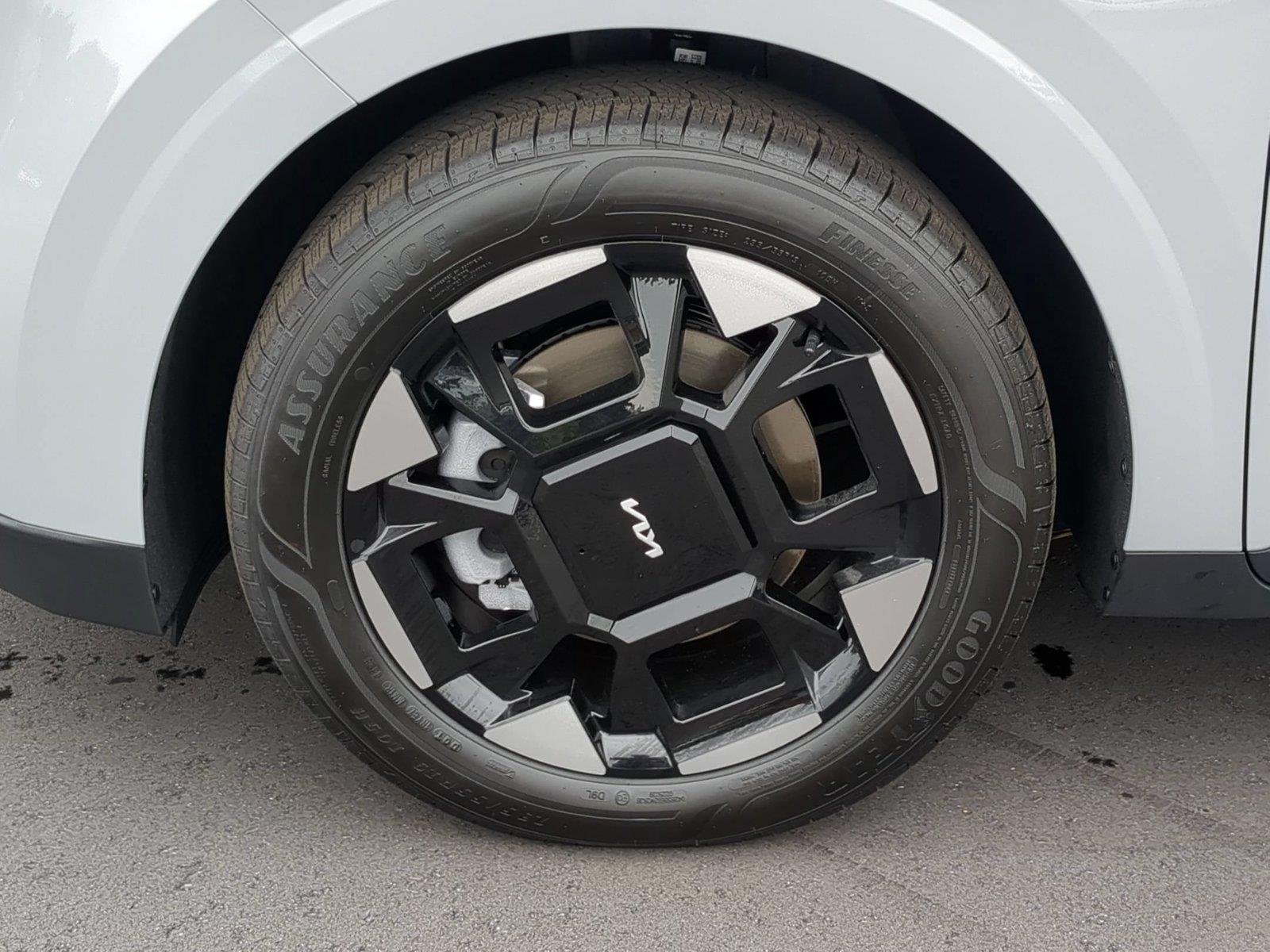 New 2026 Ceramic Silver Kia EX image 10