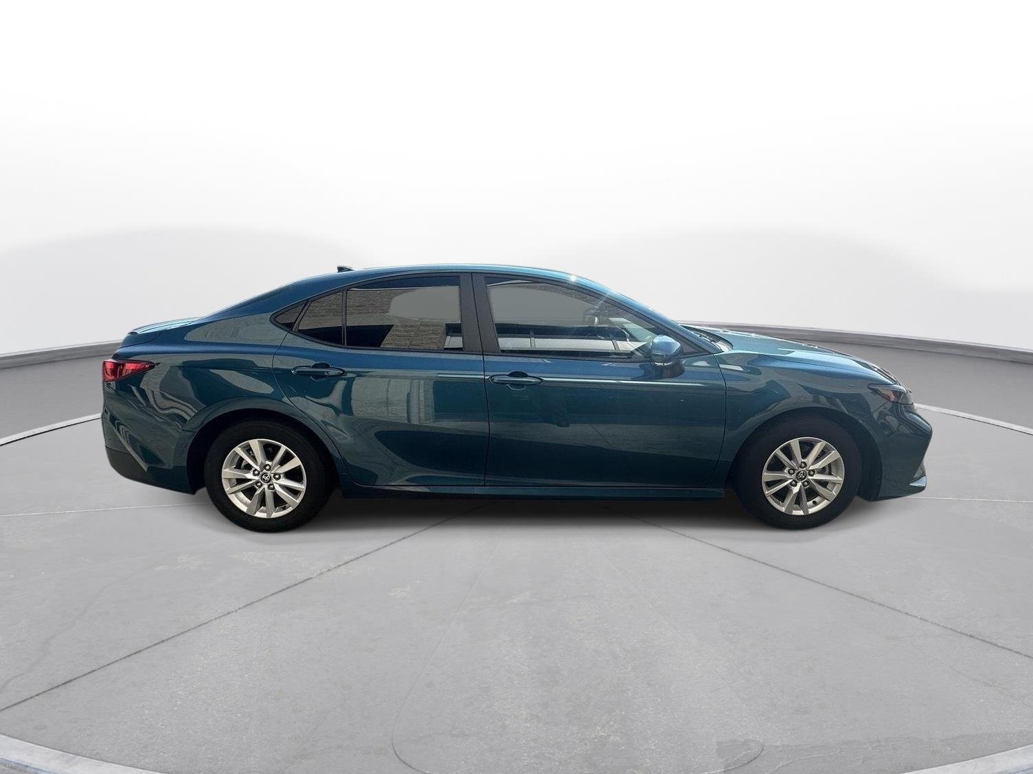 Used 2025 Ocean Gem Toyota LE image 5
