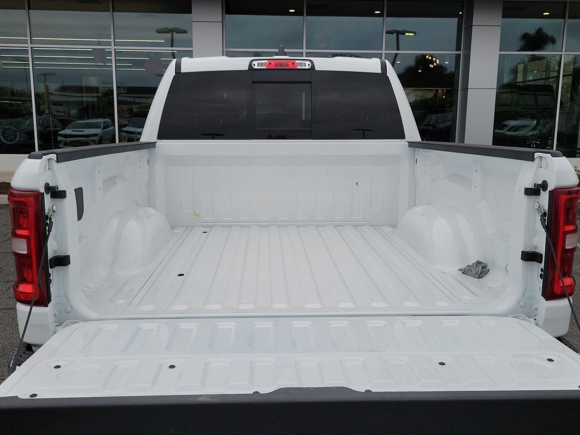 New 2026 Bright White Clear-Coat Exterior Paint RAM Big Horn/Lone Star image 20